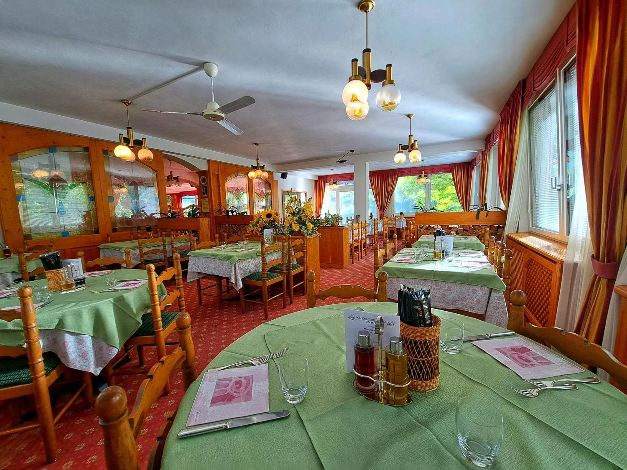 Lake&Nature Hotel Gloria Molveno Ngoại thất bức ảnh