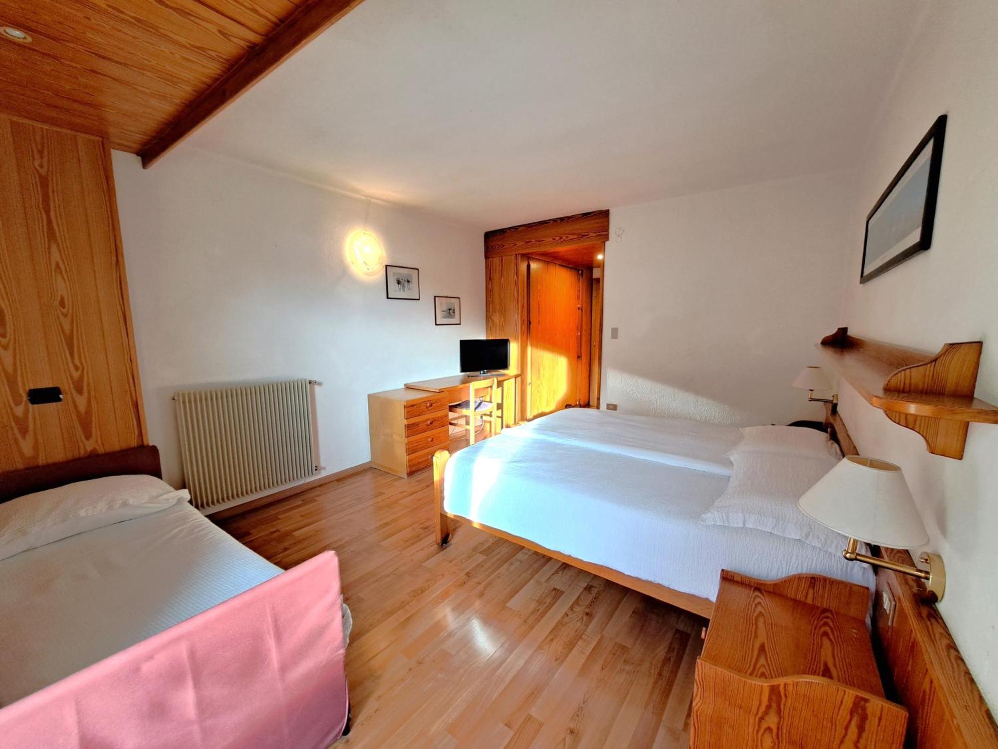 Lake&Nature Hotel Gloria Molveno Ngoại thất bức ảnh